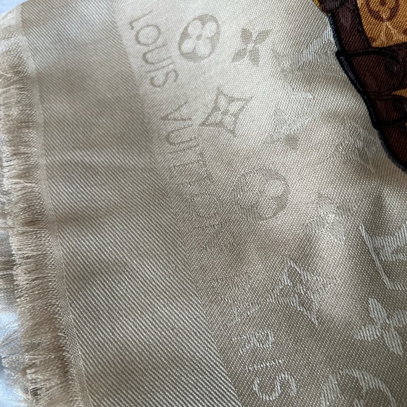 Louis Vuitton Monogram Shawl/Scarf/Wrap - Picture 5 of 9